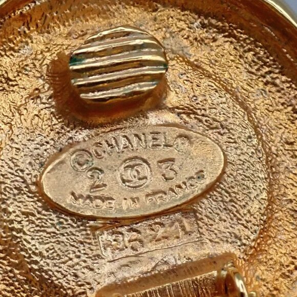 CHANEL Logo Imitation Pearl Round Button Earrings 23 Clip-On GHW Vintage - Picture 6 of 10